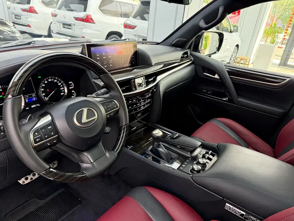 Lexus LX — фото 6