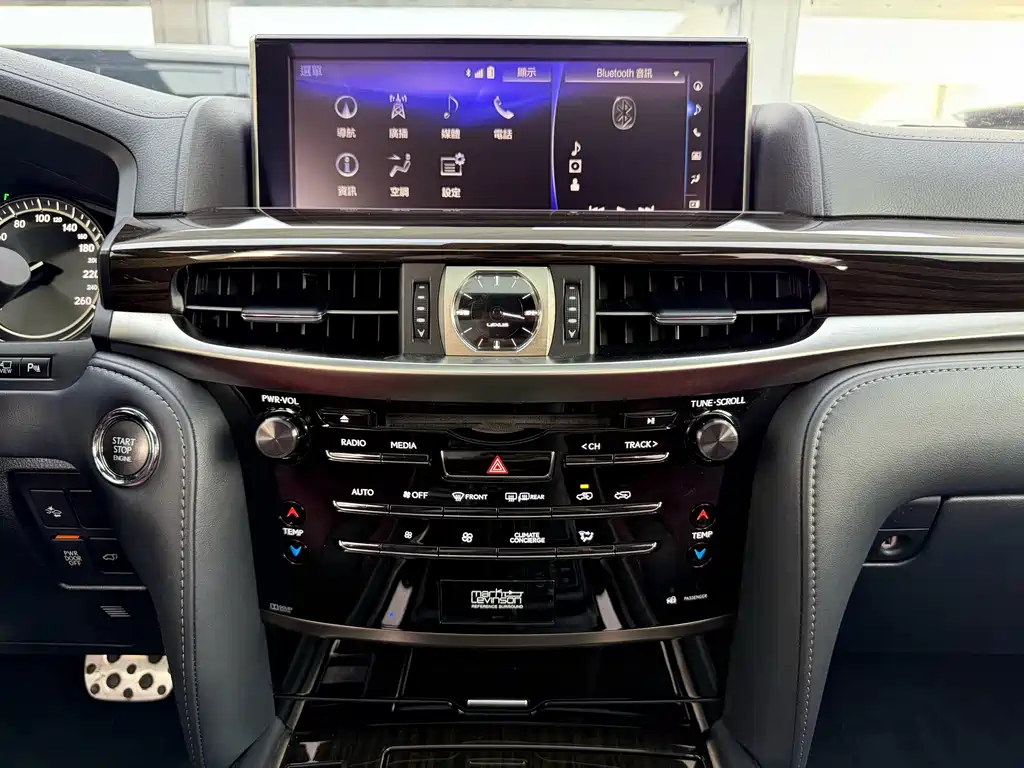 Lexus LX — фото 9