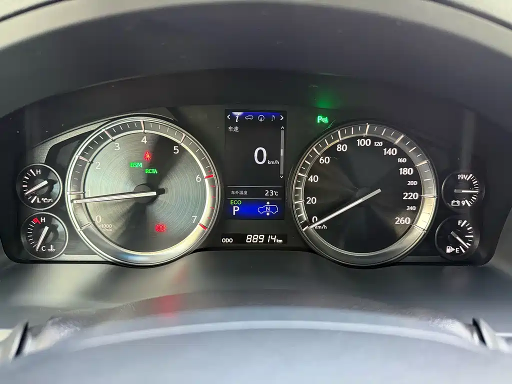 Lexus LX — фото 10