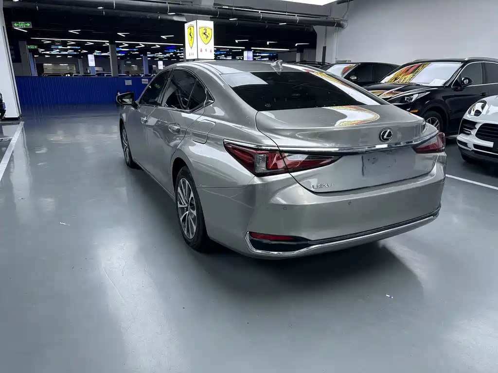 Lexus ES — фото 11