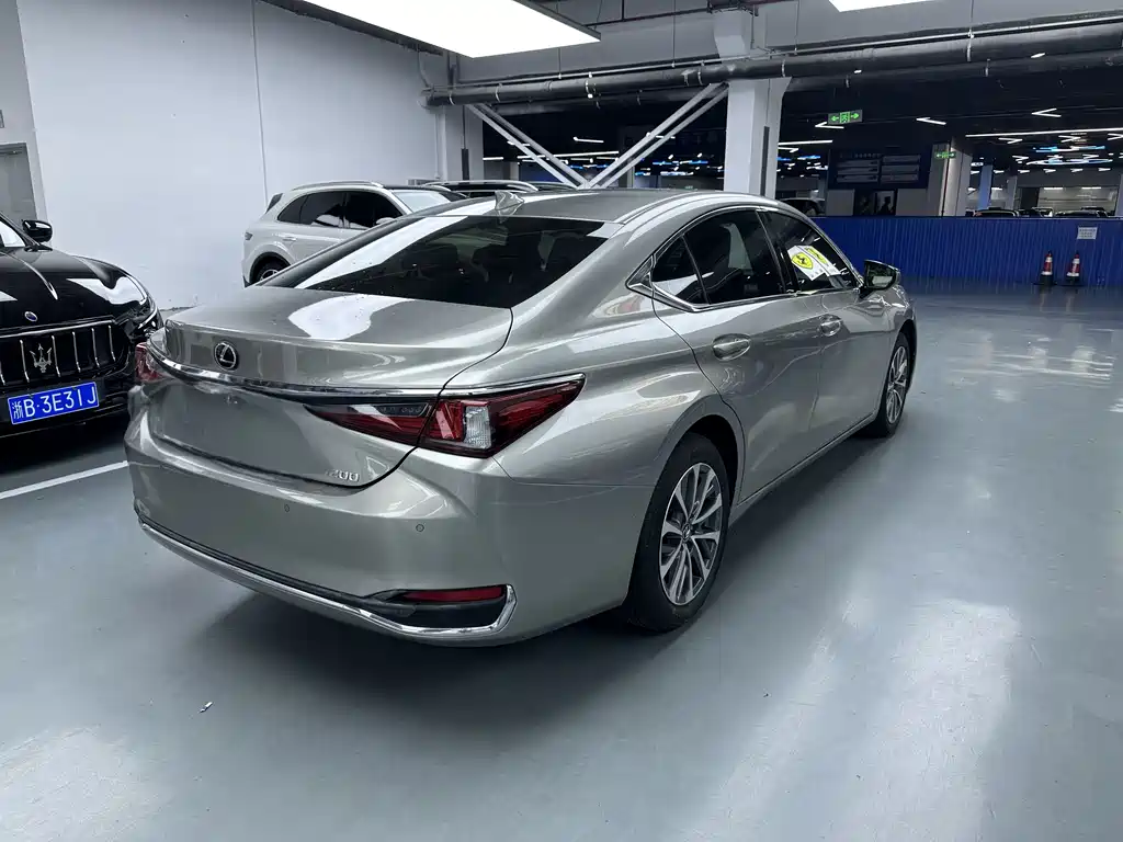 Lexus ES — фото 9