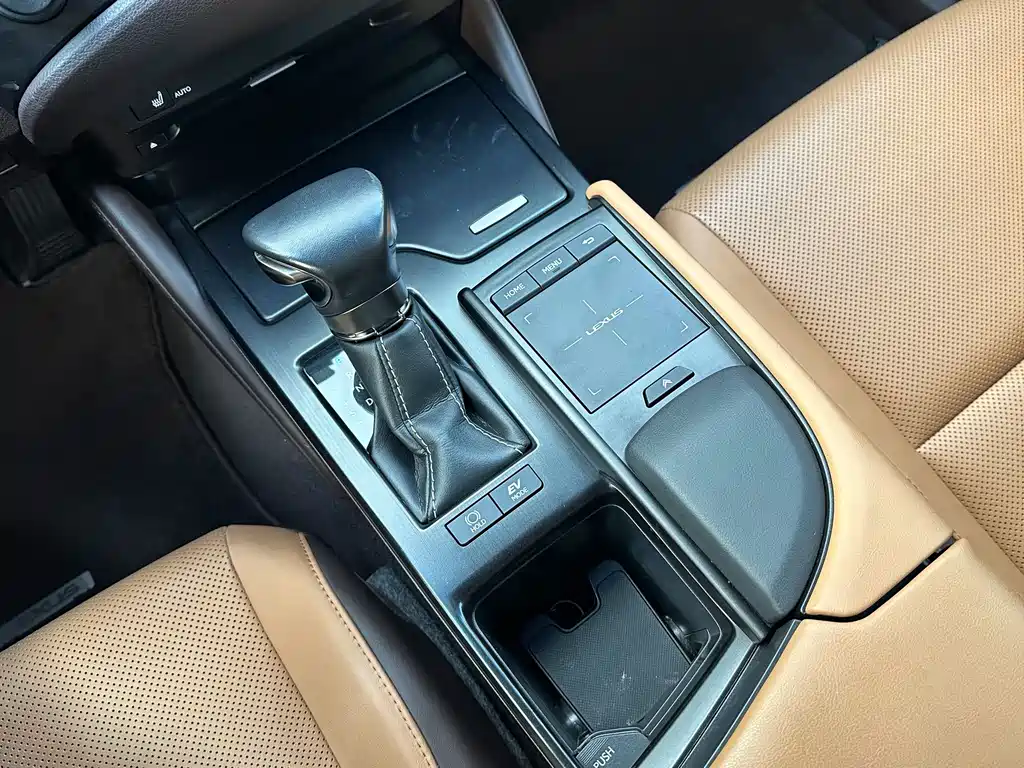 Lexus ES — фото 17