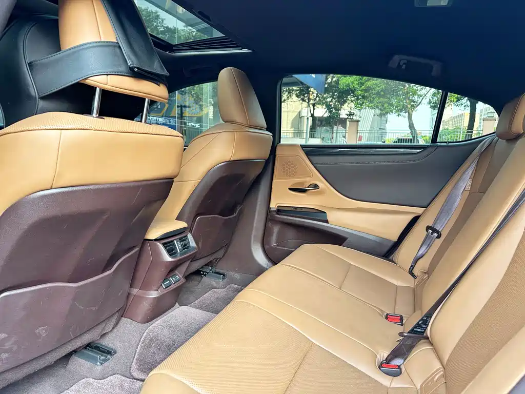 Lexus ES — фото 8