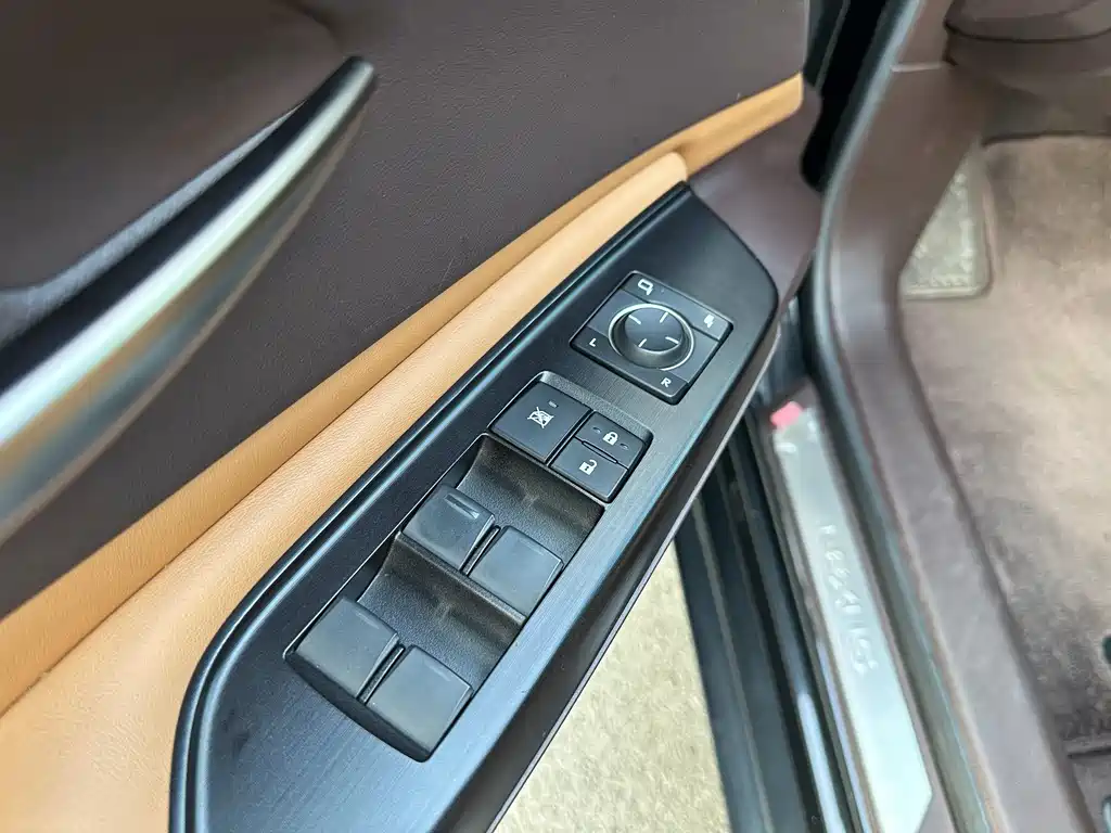Lexus ES — фото 10
