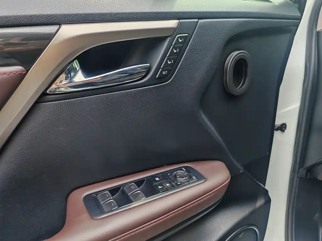 Lexus RX — фото 11