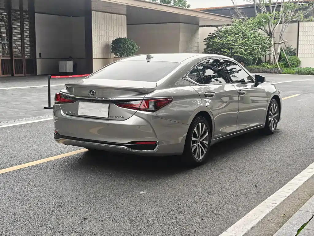 Lexus ES — фото 3