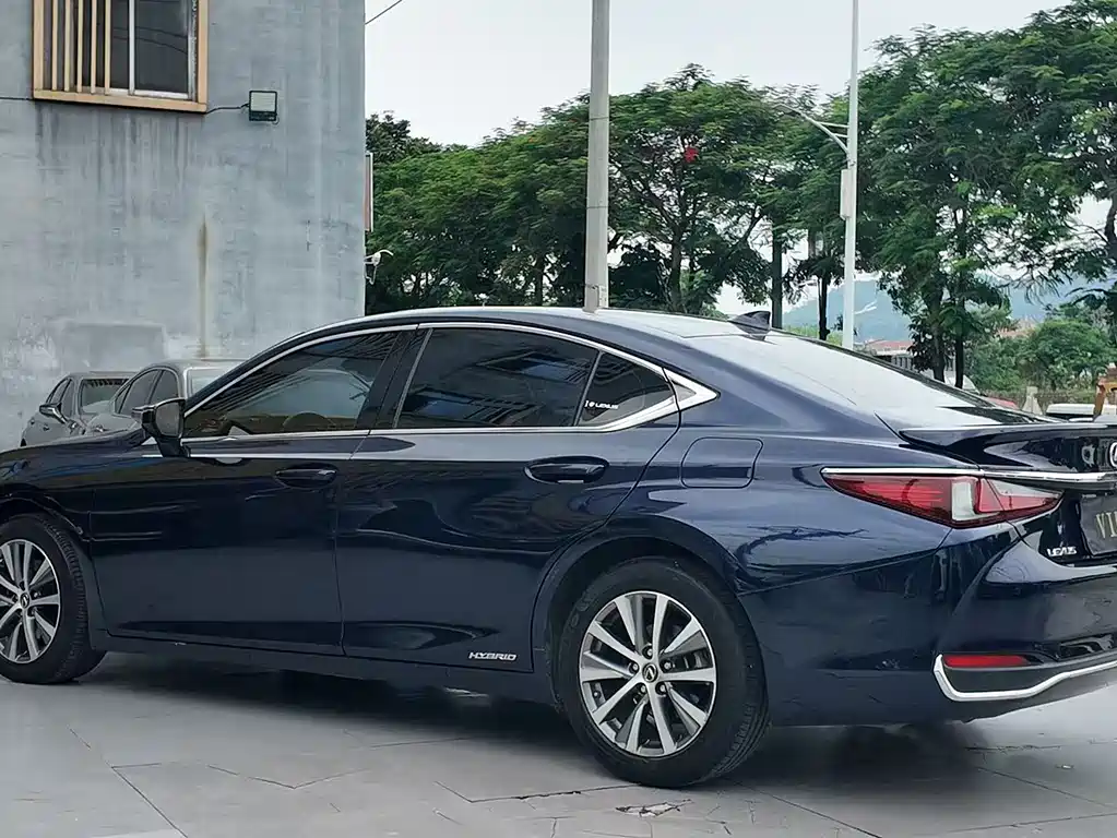 Lexus ES — фото 8