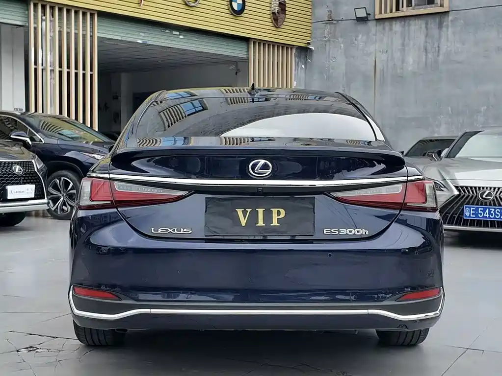 Lexus ES — фото 10