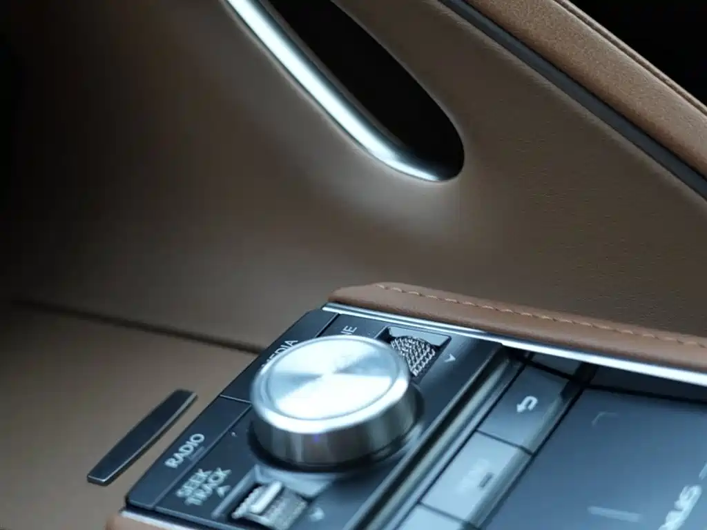 Lexus LC — фото 14