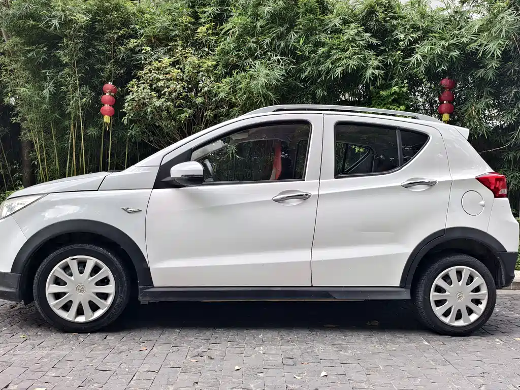 BAIC New Energy EC — фото 2