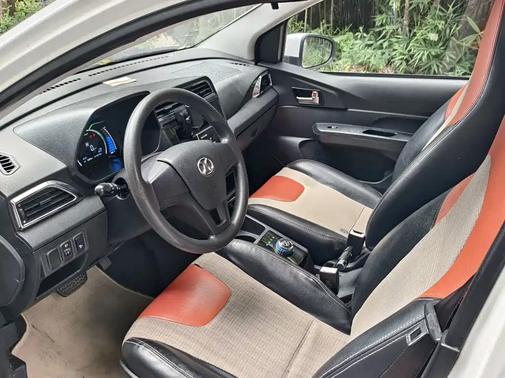BAIC New Energy EC — фото 11