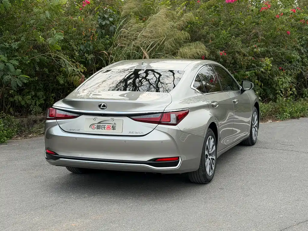 Lexus ES — фото 4