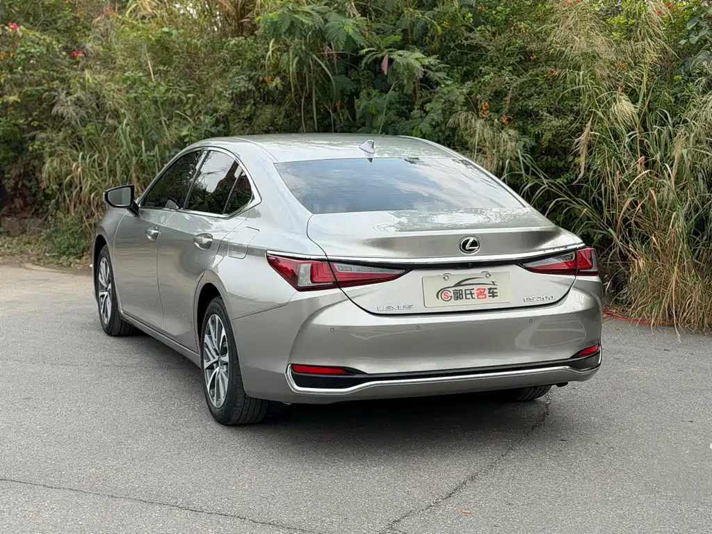 Lexus ES — фото 6