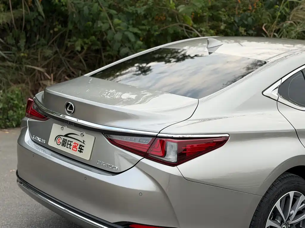 Lexus ES — фото 8