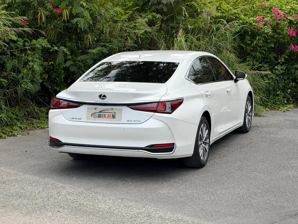 Lexus ES — фото 4