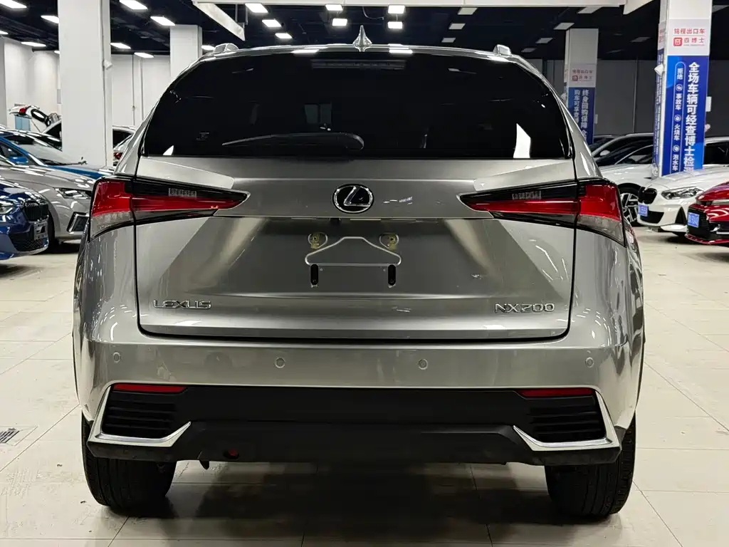 Lexus NX — фото 5