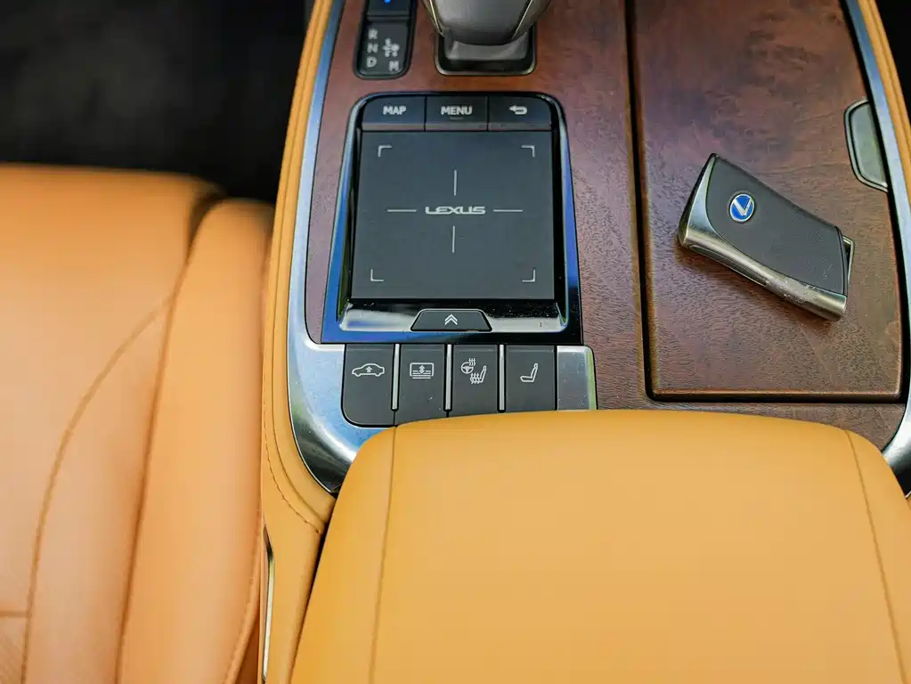 Lexus LS — фото 23