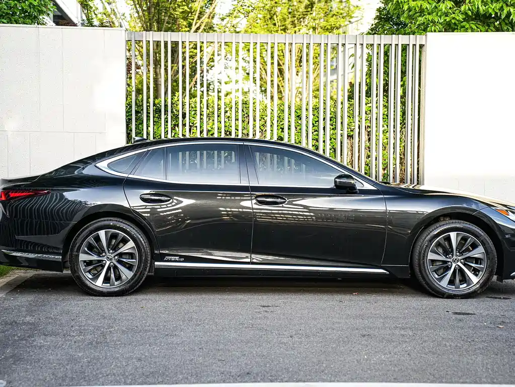 Lexus LS — фото 7