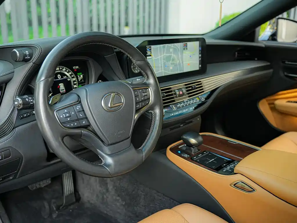 Lexus LS — фото 10