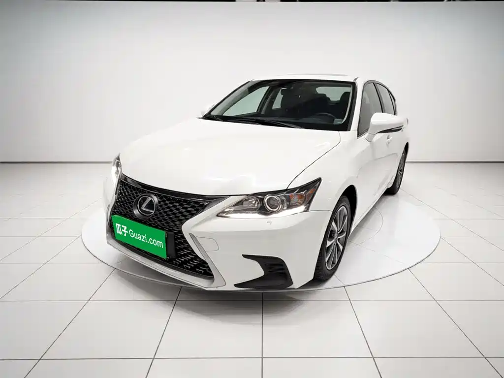 Lexus CT — фото 2