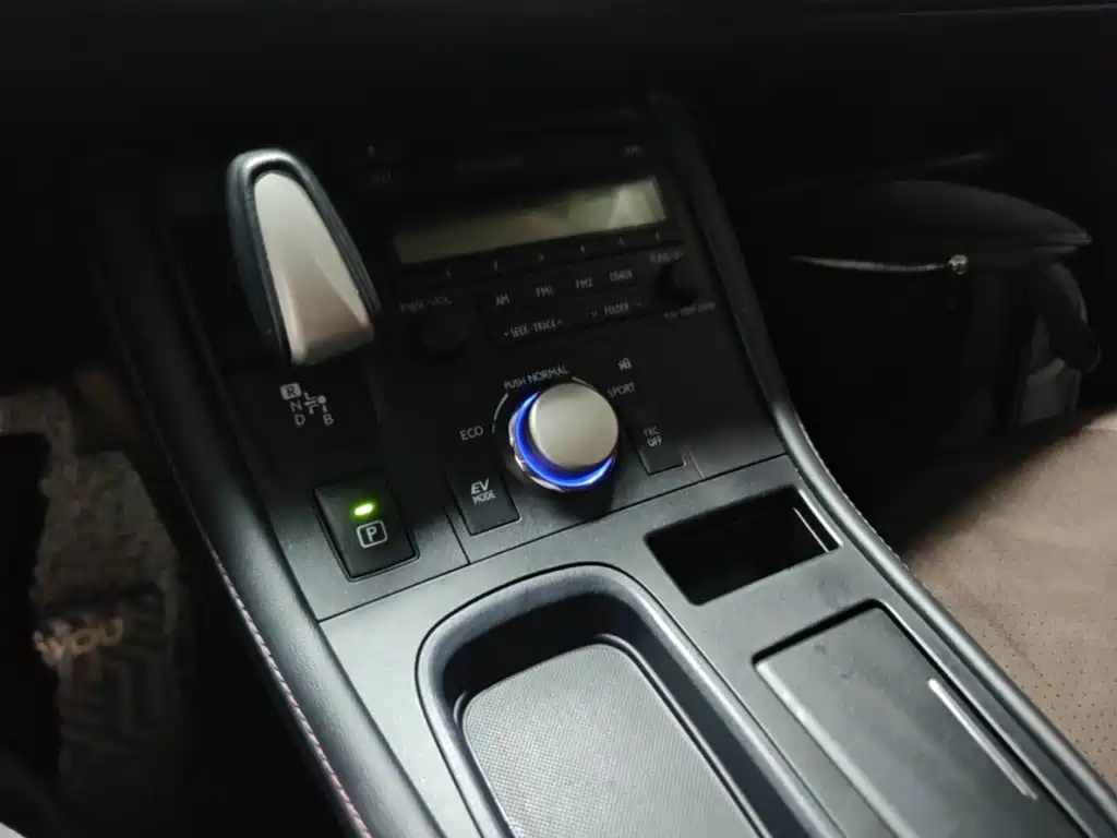 Lexus CT — фото 14