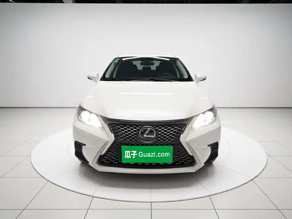 Lexus CT — фото 3