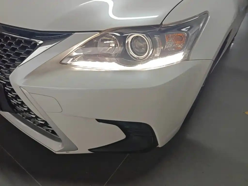 Lexus CT — фото 24