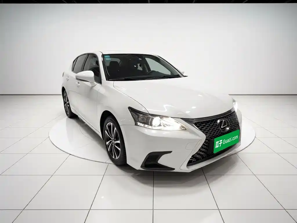 Lexus CT — фото 4