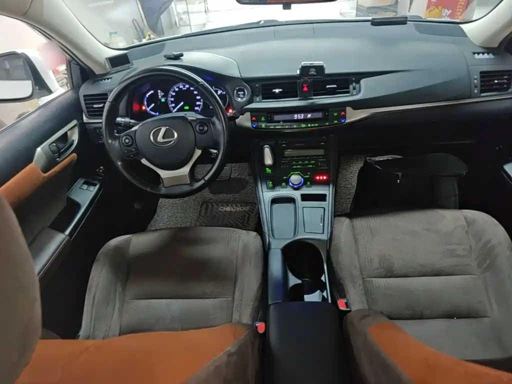 Lexus CT — фото 10