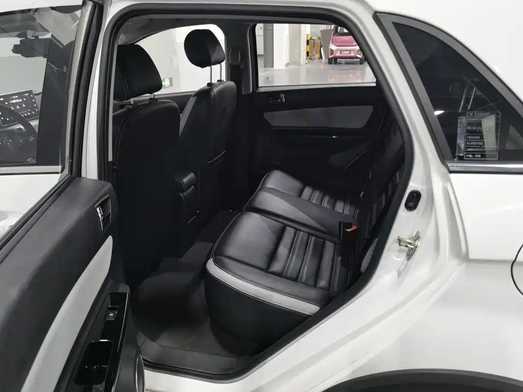 BAIC New Energy EC5 — фото 15