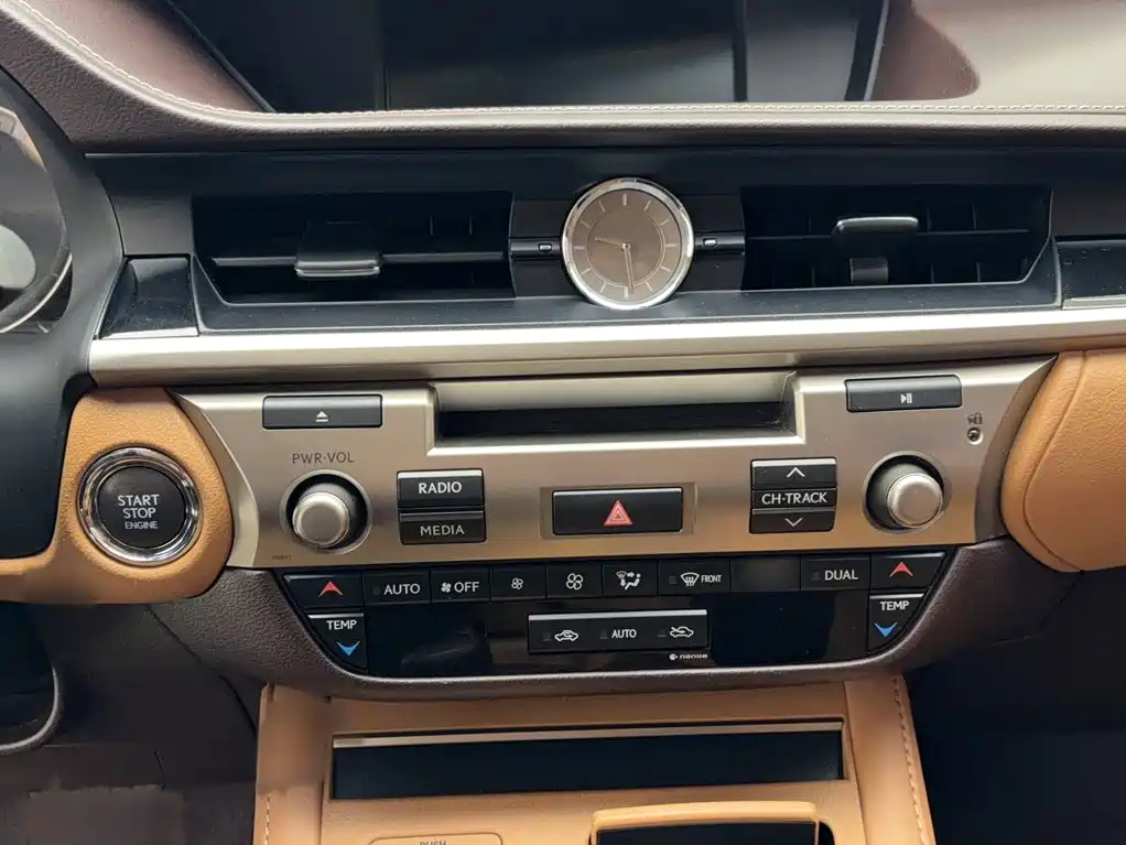 Lexus ES — фото 18