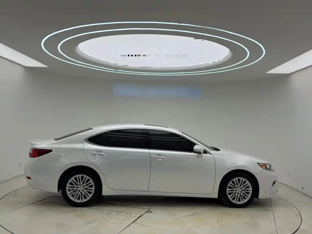 Lexus ES — фото 22