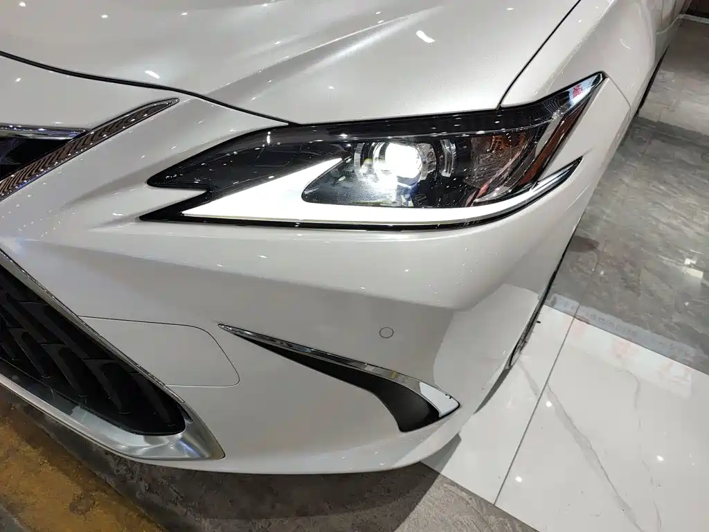 Lexus ES — фото 18