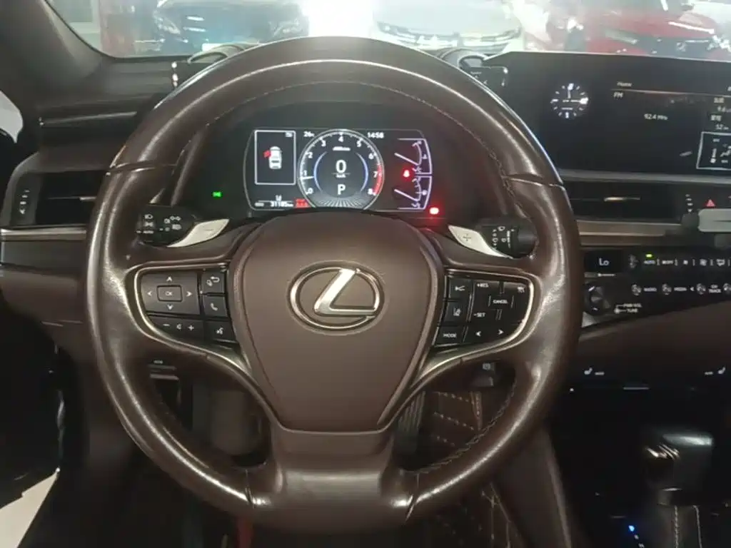 Lexus ES — фото 11