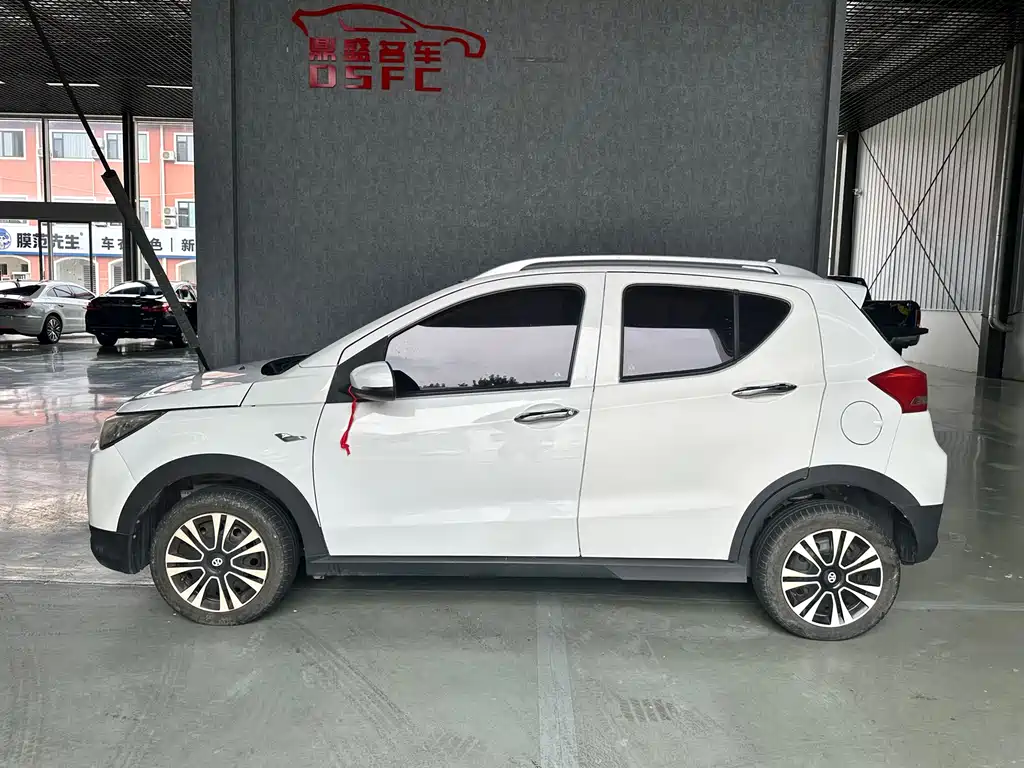 BAIC New Energy EC — фото 4