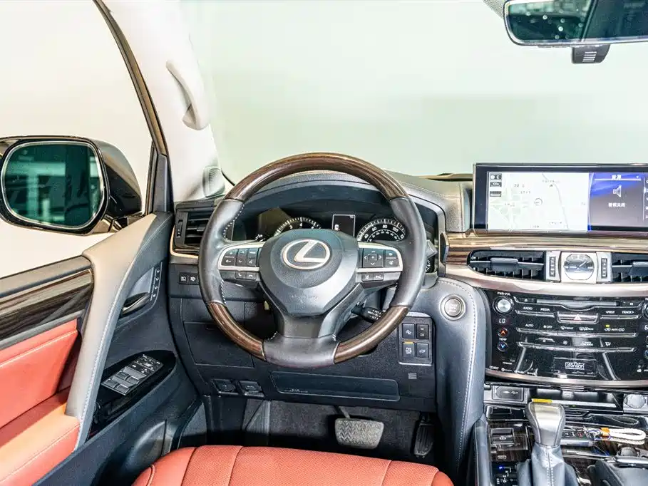 Lexus LX — фото 11