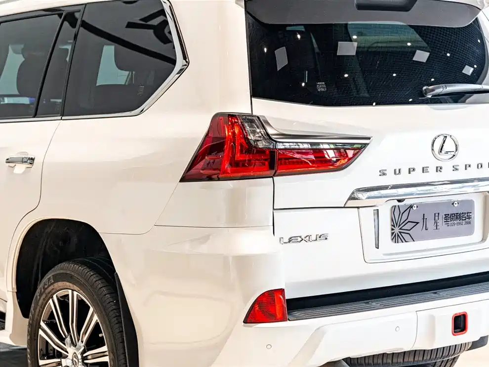Lexus LX — фото 19
