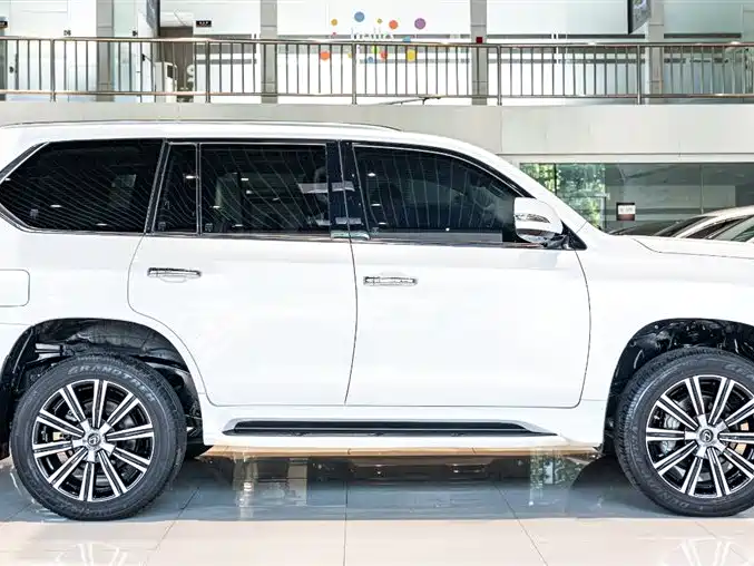 Lexus LX — фото 4