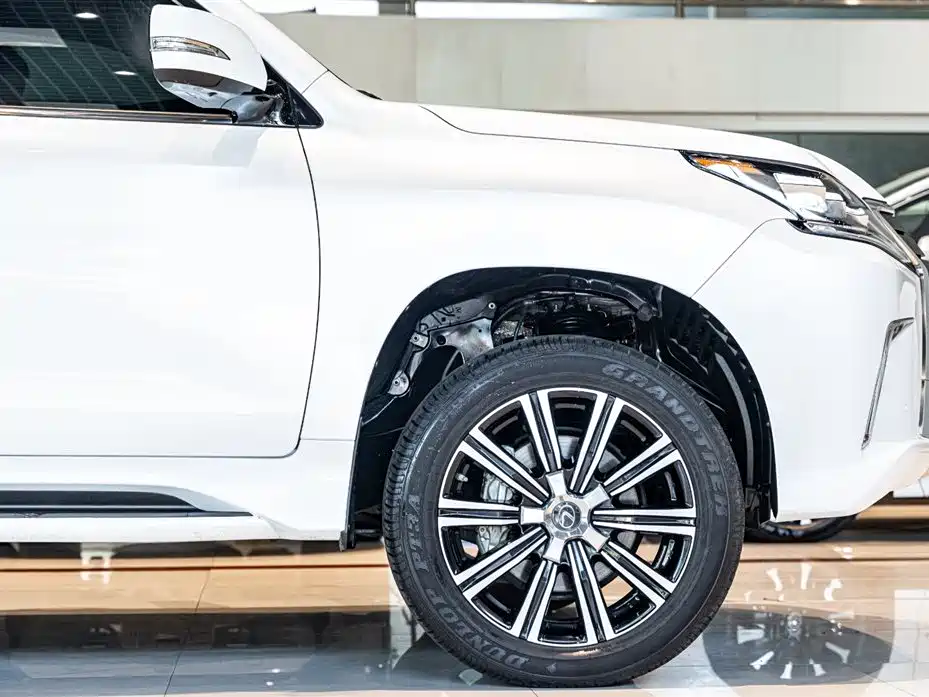 Lexus LX — фото 5