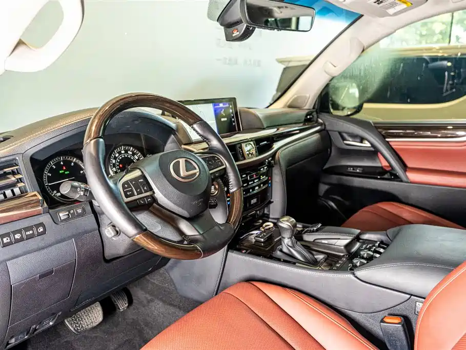 Lexus LX — фото 6