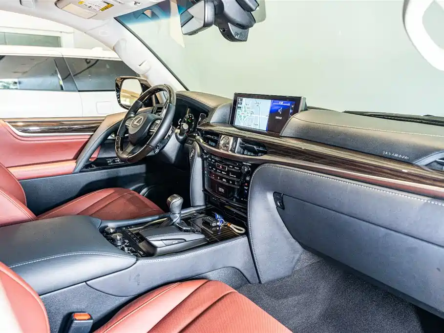 Lexus LX — фото 9