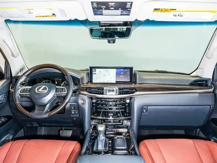 Lexus LX — фото 10