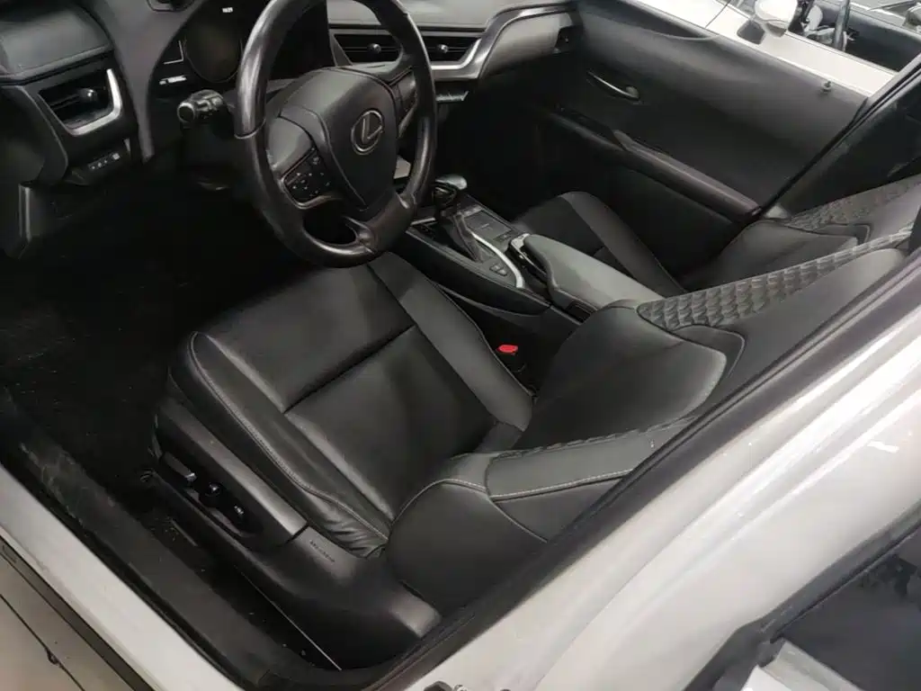 Lexus UX — фото 15