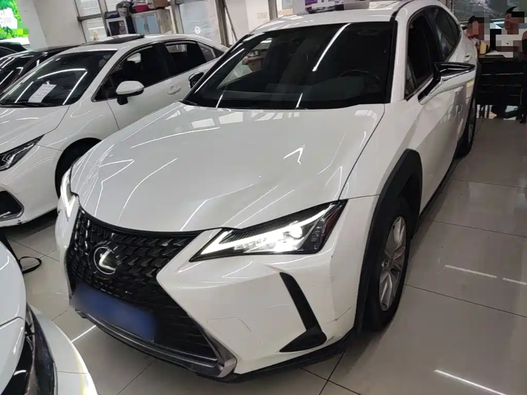 Lexus UX — фото 3