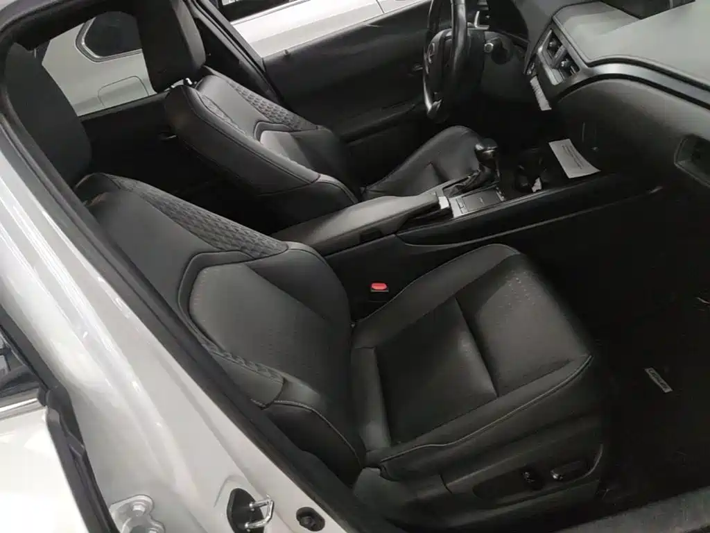 Lexus UX — фото 25