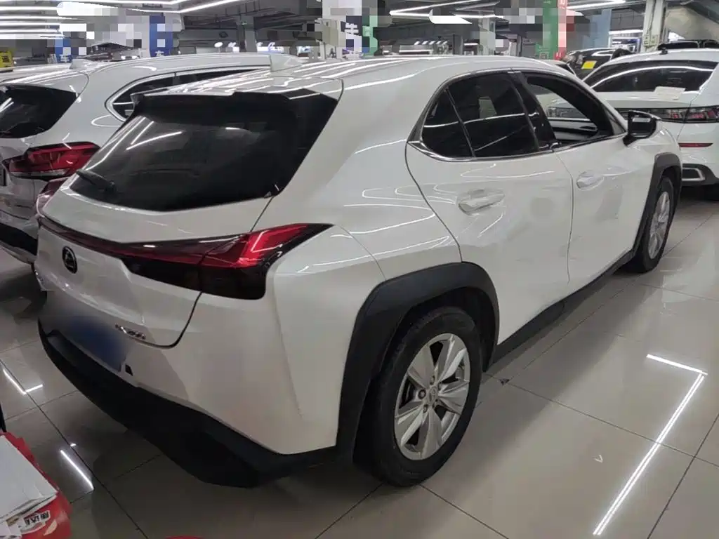 Lexus UX — фото 7