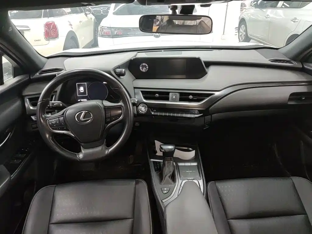 Lexus UX — фото 10