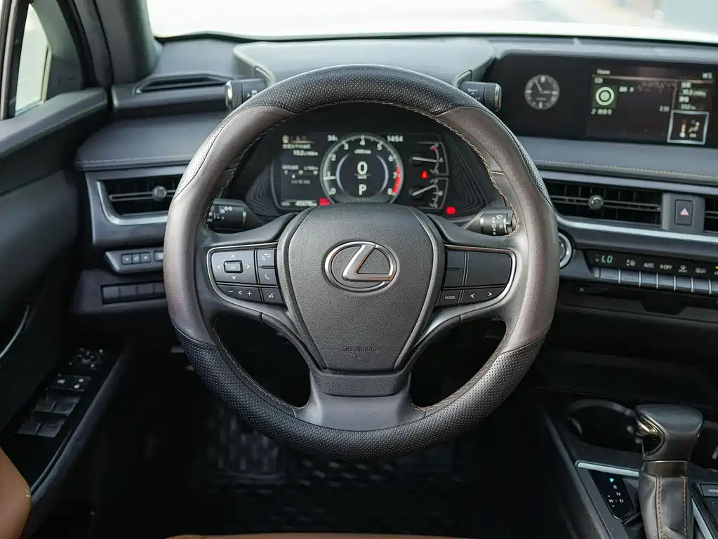 Lexus UX — фото 19