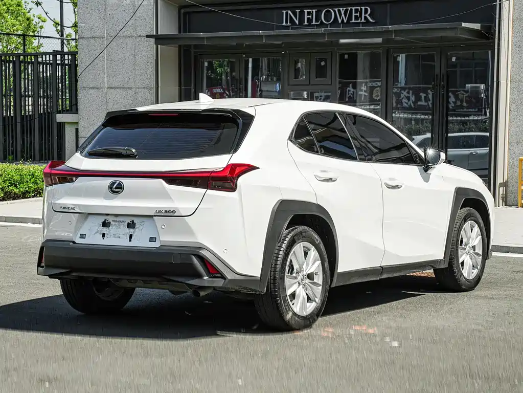 Lexus UX — фото 4