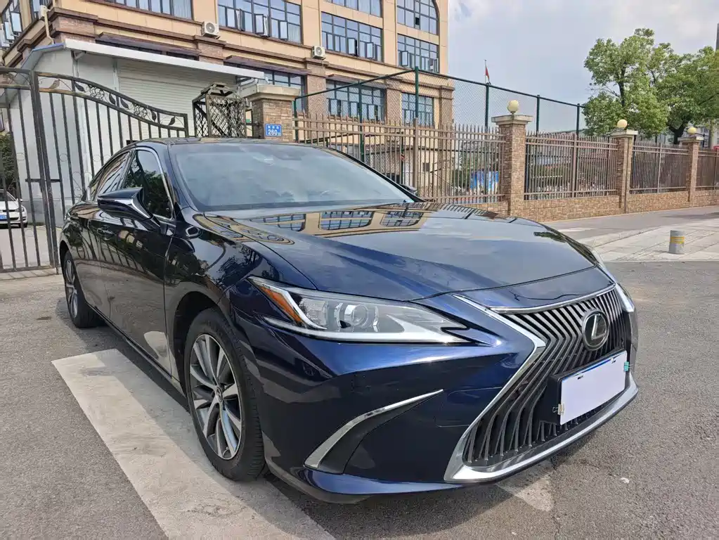 Lexus ES — фото 3